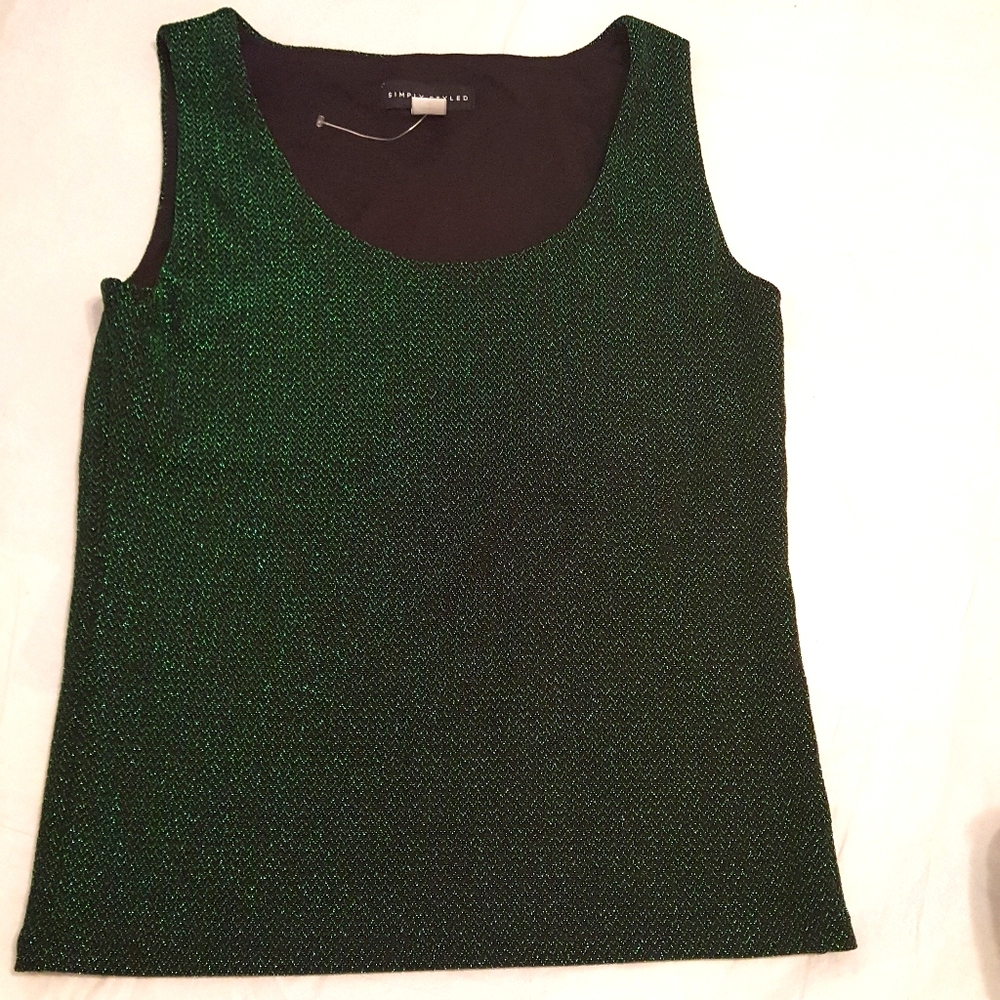 Simply styled glittery green holiday top size MP